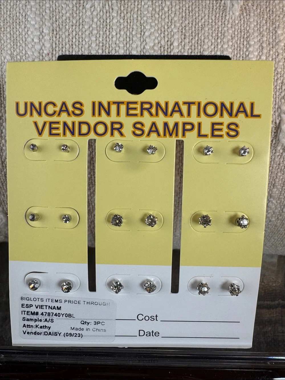 0814- Yellow Display Card with Silver Stud Earrings‎
